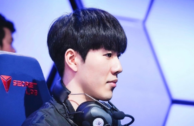 紧随其后的 紧随其后的